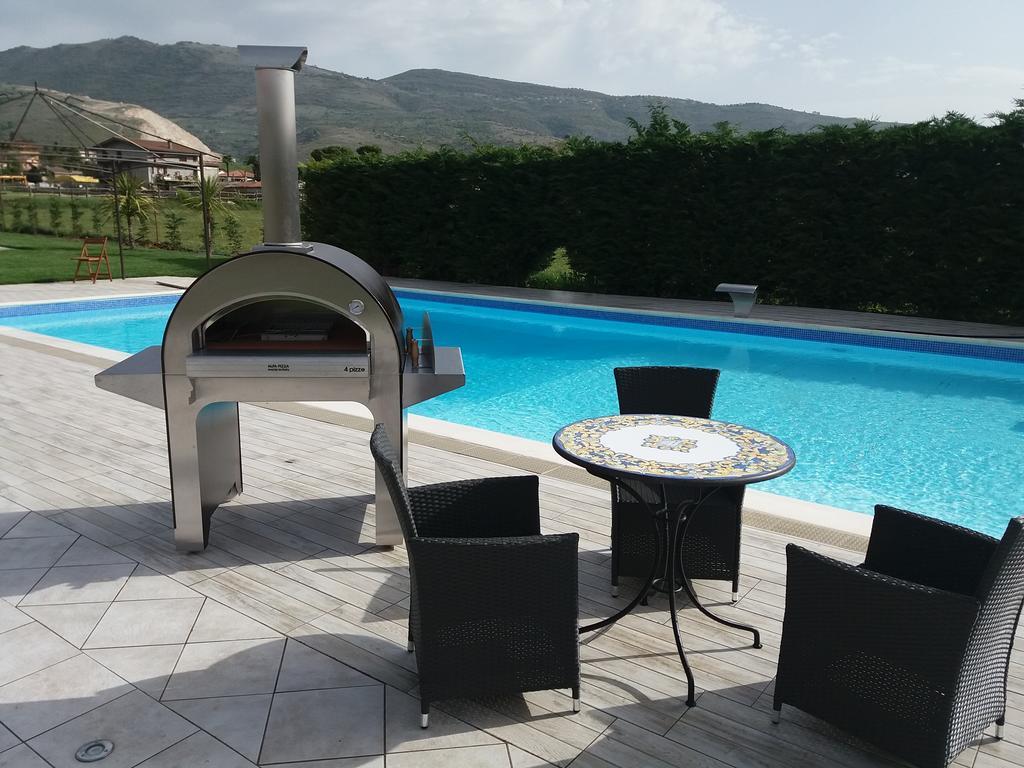 הוילה אנגני Agriturismo Sant' Isidoro מראה חיצוני תמונה