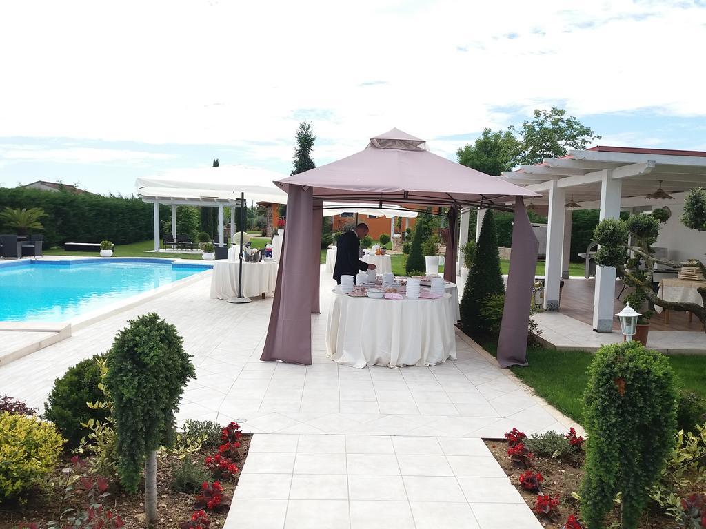 הוילה אנגני Agriturismo Sant' Isidoro מראה חיצוני תמונה