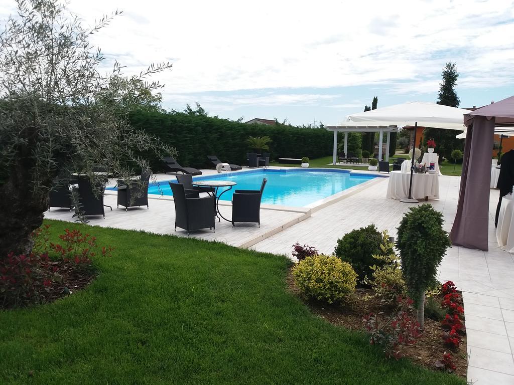 הוילה אנגני Agriturismo Sant' Isidoro מראה חיצוני תמונה
